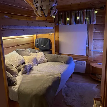 Lepolaavu, * Saariselkä